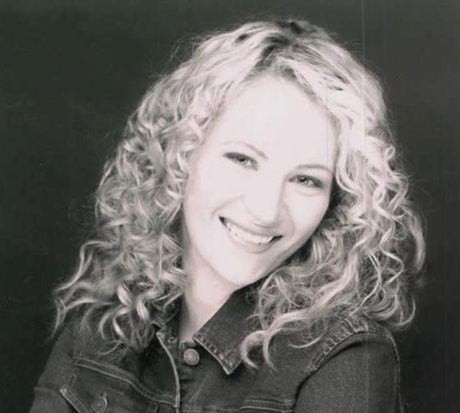 파일:JenniferNewman-VoiceActor.png