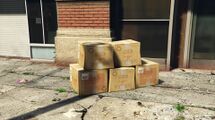 GTA V의 미션 로우에서 발견되는 상자들.