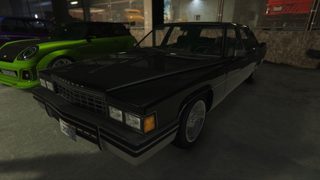 2021년 중반 LS 자동차 모임에서 검은색으로 도색된 라마의 엠페러. (후측면)