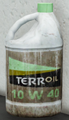 Terroil 10w-40 엔진 오일 병.