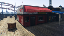 델 페로 피어, 델 페로 해변. 캘리포니아주 샌타모니카 피어의 서프 뷰 카페(Surf View Cafe)를 기반으로 합니다.[1]