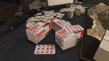 GTA 온라인에서 볼 수 있는 좀비 상자와 알약 포장지.