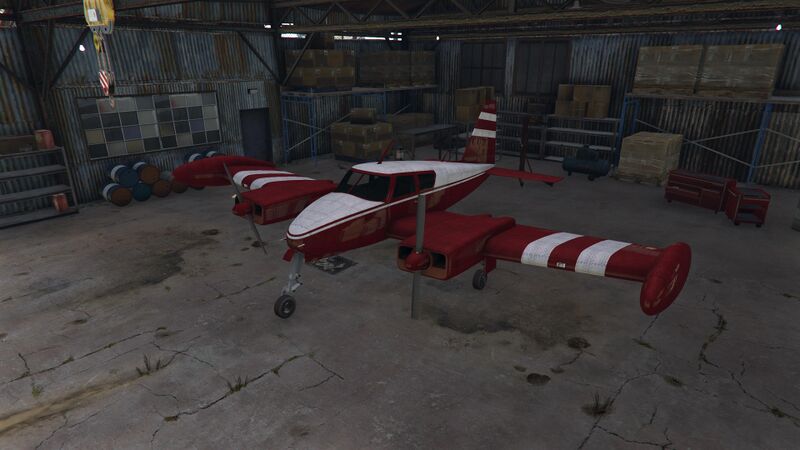 파일:McKenzieFieldHangar-GTAVee-Cuban800.jpg