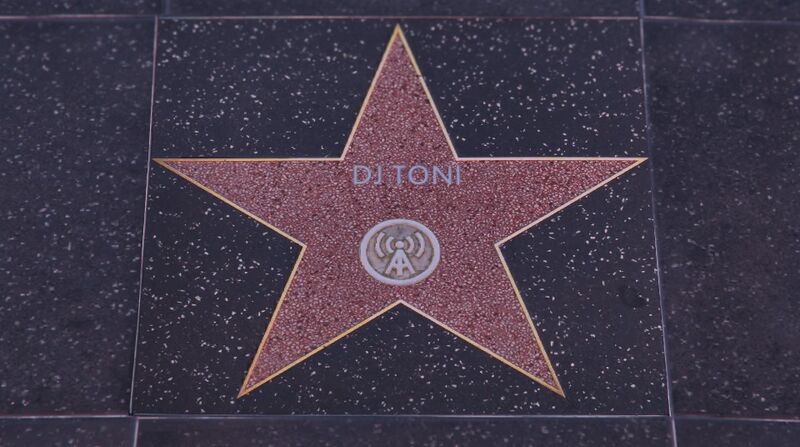 파일:WalkofFame-GTAVee-DJToni.jpg