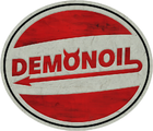 란초에 위치한 오토 숍 외벽의 낡은 Demonoil 타원형 로고.
