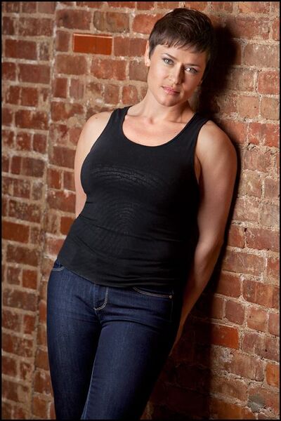 파일:CynthiaFarrell-VoiceActress.jpg