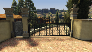 MiguelMadrazosMansion-GTAOe-Gates.png