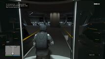 아비 슈워츠먼(GTA)이 메리웨더 요원들에게 총구 겨눠진 채 붙잡혀 있습니다. 그들을 제거하고 아비를 구출하십시오.