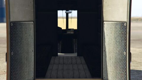 Post OP 박스빌의 후면 내부.