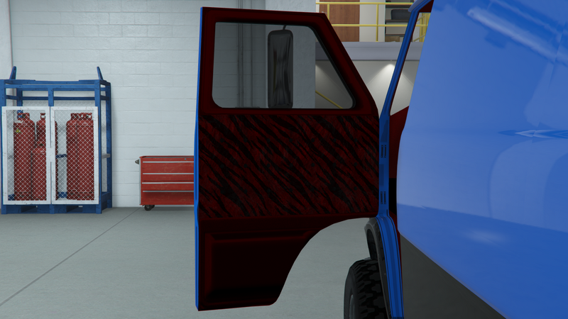 파일:YougaClassic4x4-GTAO-Doors-PaddedTigerDoors.png