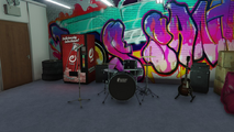 GTA 온라인의 베니즈 오리지널 모터 웍스 내부의 Ratatat Drums 드럼 키트.