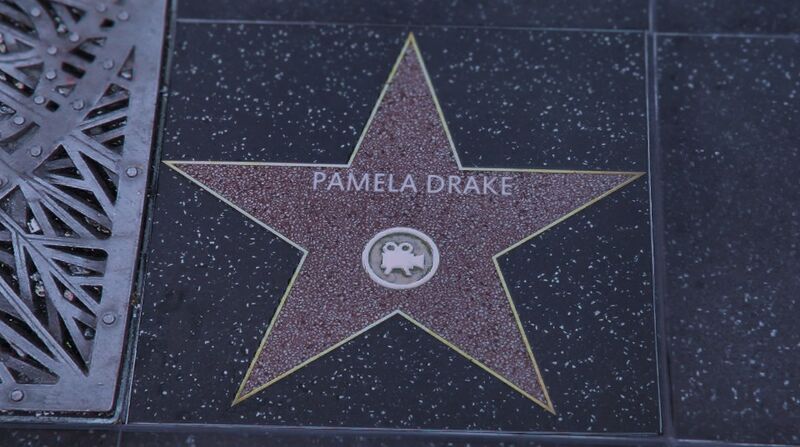 파일:WalkofFame-GTAVee-PamelaDrake.jpg