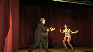 Kleinman&Laurel-GTAIV-GuillotineActChasedOffTheStage.png