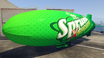 Sprunk X-treme 도색이 된 Blimp. (후측면 보기)