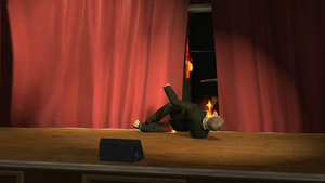 Kleinman&Laurel-GTAIV-SwordCabinet-FallsOutsideTheCurtain.png