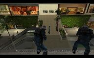 Mall Shootout에서 거래를 습격하는 GIGN 부대.