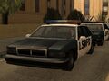 순찰 중인 두 대의 LSPD 경찰차.