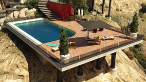 BuenVinoRoadMansion-GTAVee-Pool.jpg