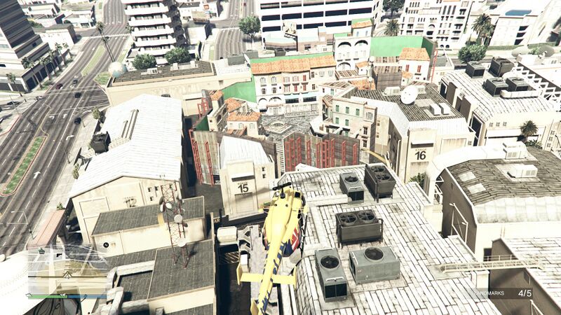 파일:HelicopterTour-GTAOee-Set5-BacklotCity.jpg