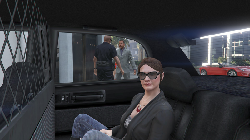 파일:Amanda-GTAV-ShopliftArrested.png