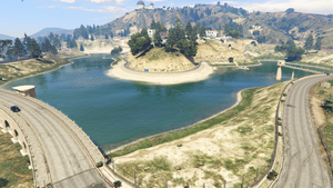 LakeVinewood-GTAV.png