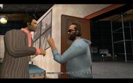 토미는 그를 제지하며 자신이 새로운 주인임을 밝힙니다.