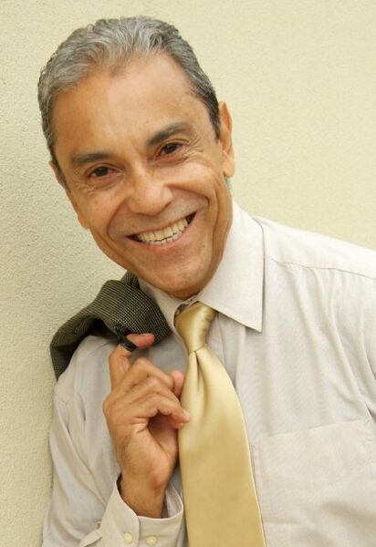 파일:JaySantiago-VoiceActor.jpg