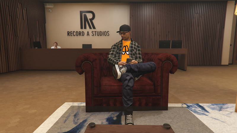 파일:Lifeinvader-GTAOe-DJPoohOnPhone.png