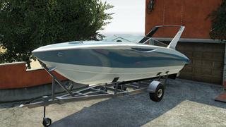 보트 트레일러에 실린 스쿠알로.