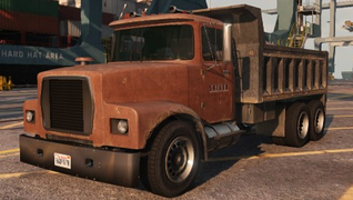 GTA V 초기 버전의 3축 덤프(Tipper). (후면 쿼터 뷰)