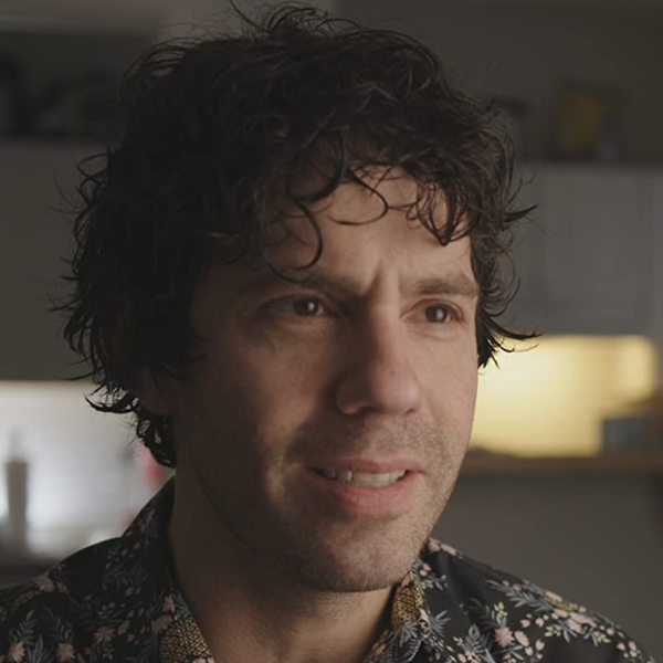 파일:JulianVelard-VoiceActor.png