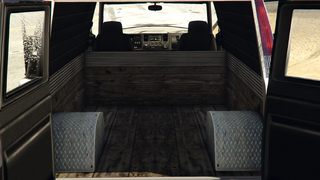 눈 덮인 부리토의 뒷좌석 내부.