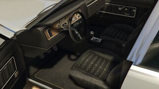 엠페러의 내부.