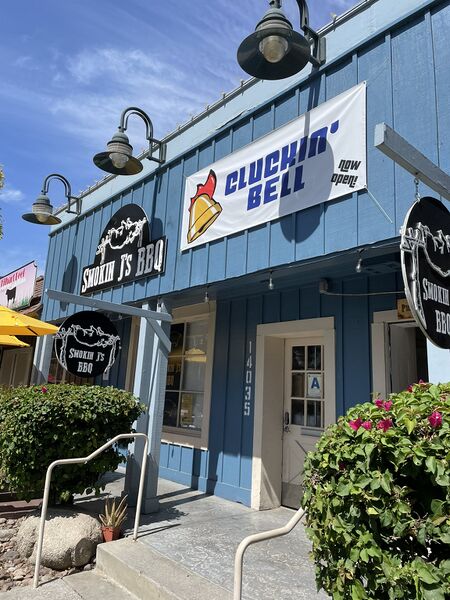 파일:CluckinBell-RealLife-PowayCAPopUpShop-Exterior.jpg