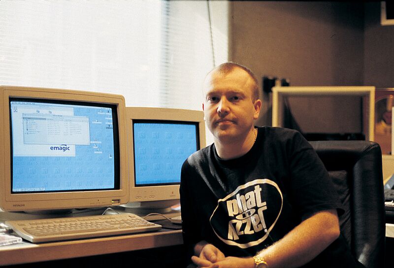 파일:DJTimecode-VoiceActor.jpg