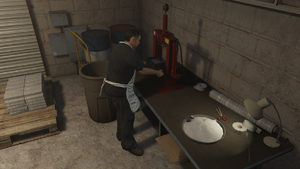 CocaineLockup-GTAOe-BrickPressInUse.png