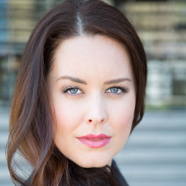 파일:MollyFahey-VoiceActor.png