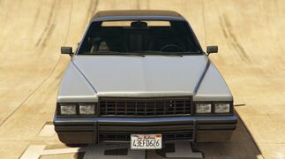 엠페러의 정면.