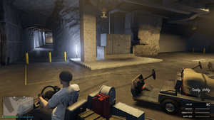 Bunker-GTAO-EntryLobbyCaddyParking.png
