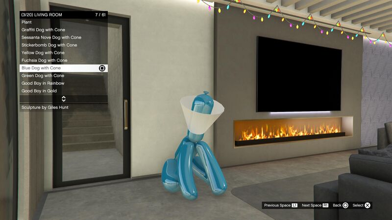 파일:Mansions-GTAOee-Decorations-LivingRoom-BlueDogWithCone.jpg