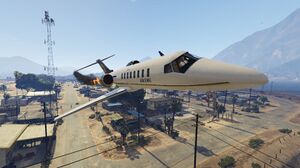 CaidaLibre-GTAV-FlightOverSandyShores.jpg