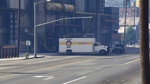 TheCluckinBellFarmRaid-GTAOe-InGameTeaser2-PlayingChicken.png