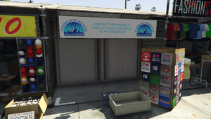 ChildrenOfTheMountain-GTAVe-VespucciSidewalkMarketBooth.png