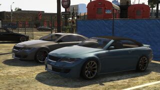 차이점을 보여주기 위한 지온 (회색)과 지온 카브리오 (파란색)