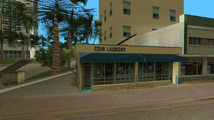 워싱턴 애비뉴에 있는 워싱턴 비치의 세탁소. (Grand Theft Auto: Vice City)
