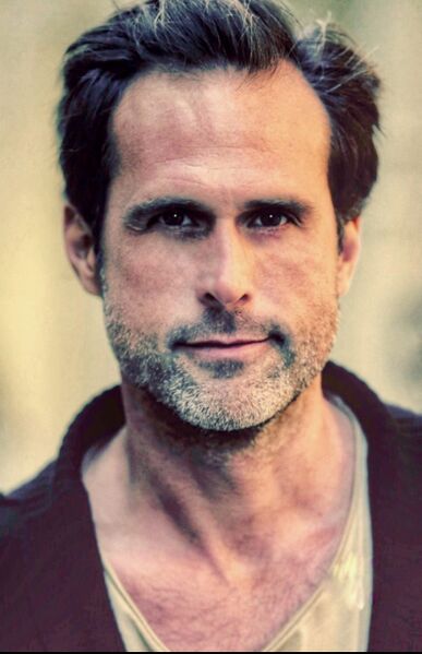 파일:PatrickDuggan-VoiceActor.jpg