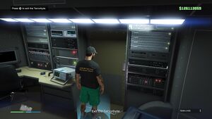 TheCluckinBellFarmRaid-GTAOee-BreakingAndEntering-SS12.jpg
