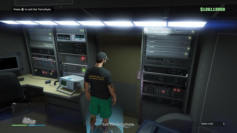 파일:TheCluckinBellFarmRaid-GTAOee-BreakingAndEntering-SS12.jpg