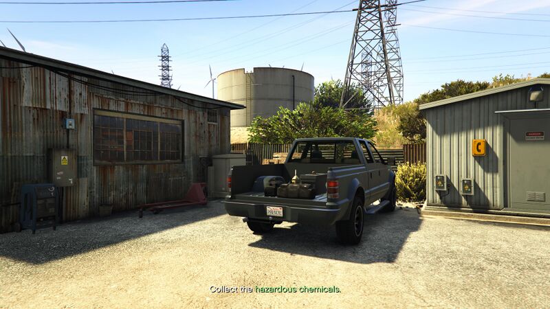 파일:FooliganJob-GTAOee-CropDustin-Set1-TruckWithChemicals.jpg