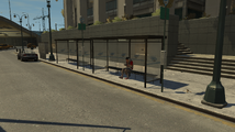 GTA IV의 프라이비티어 로드를 따라 있는 LTA 버스 정류장들.